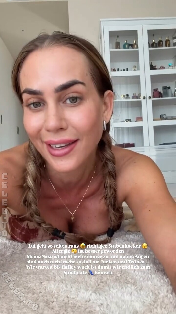Jessica Paszka nude photo 3