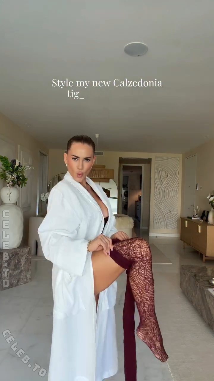 Jessica Paszka nude photo 1