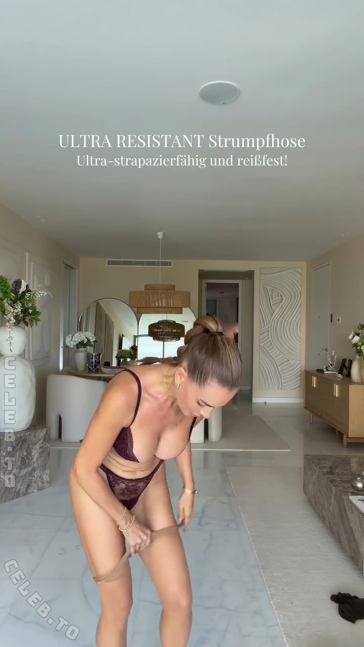 Jessica Paszka nude photo 8
