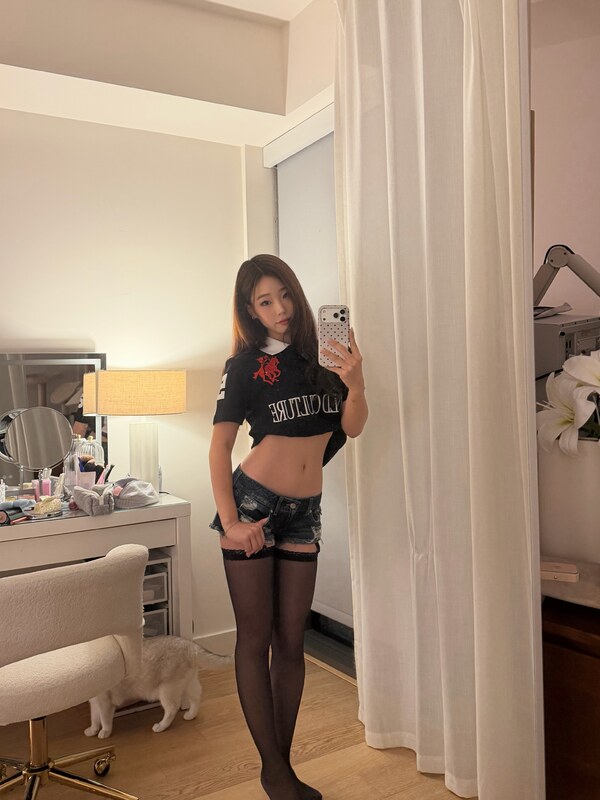 Jessica nude photo 9