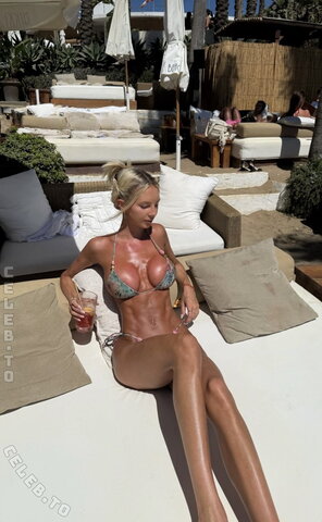 Jessie C Trueman nude photo 1