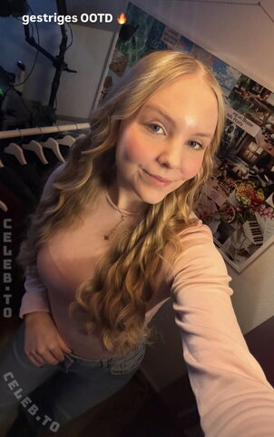 JessieTV – Insta Story (Bra visible)