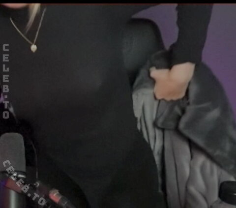 JessieTV – Jessie's nipple to see