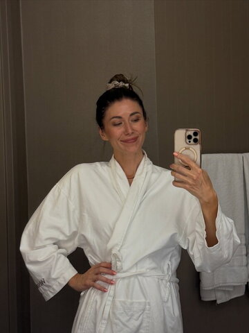 Jewel Staite nude photo 1