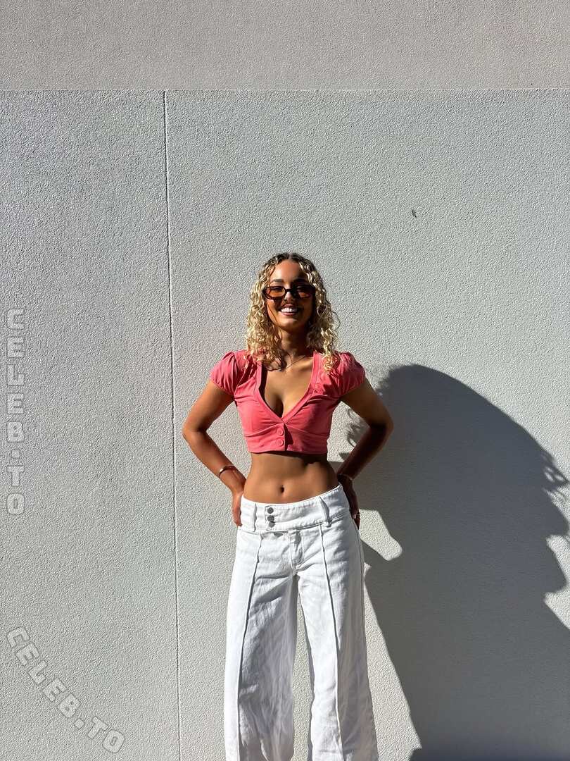Jiba Hughes nude photo 4