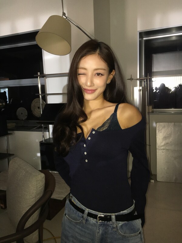 Jihyo nude photo 4