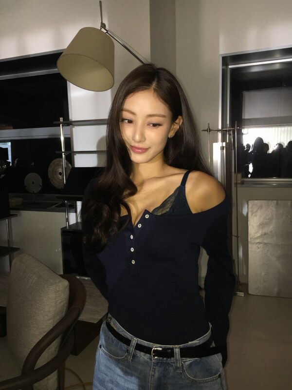 Jihyo nude photo 5