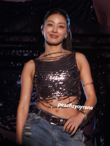 Jihyo nude photo 31
