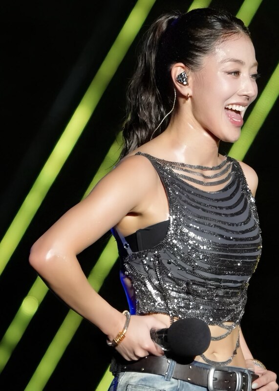 Jihyo nude photo 3