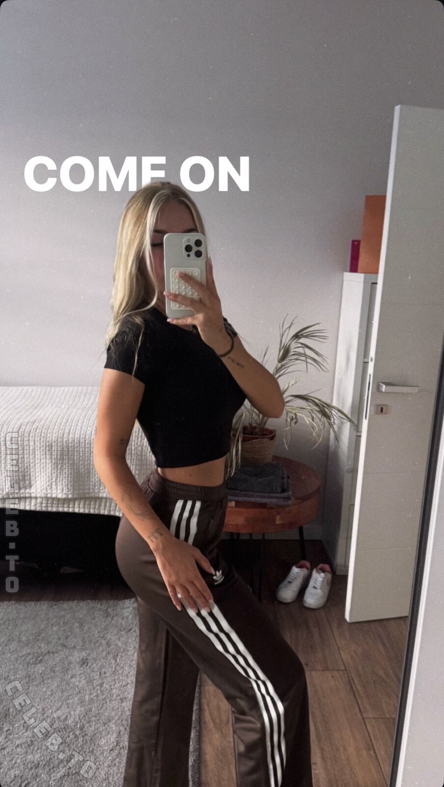 Jinicars nude photo 1