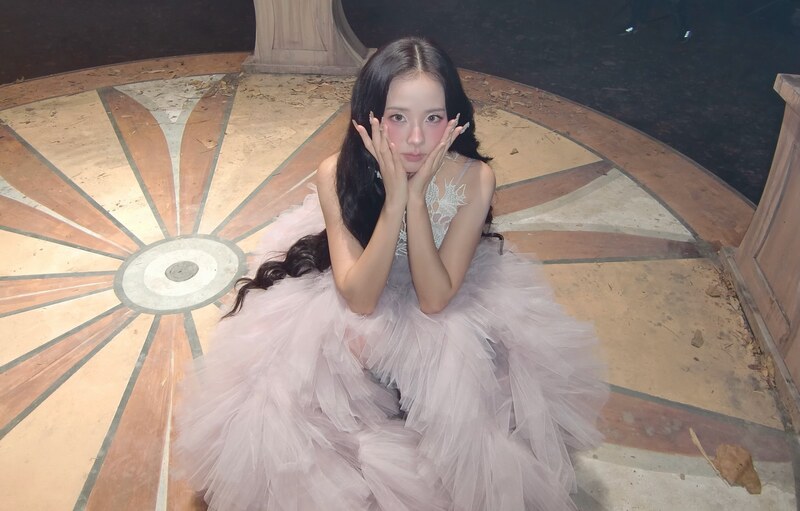 Jisoo nude photo 1