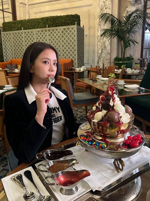 Jisoo nude photo 4