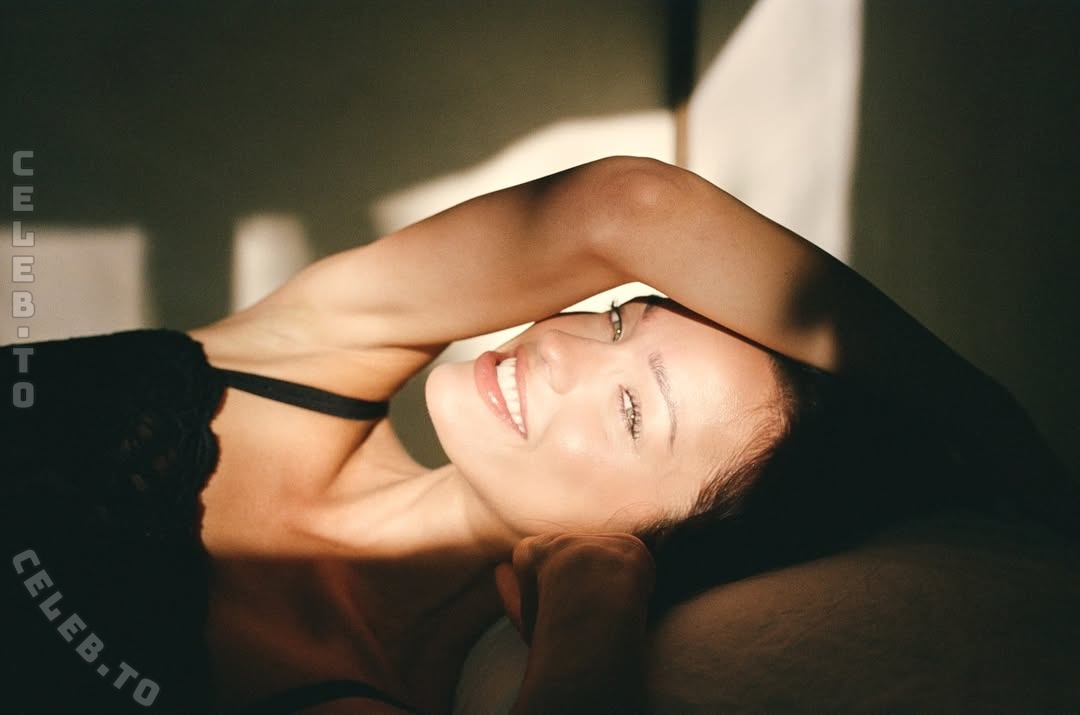 Jüli Mery nude photo 7