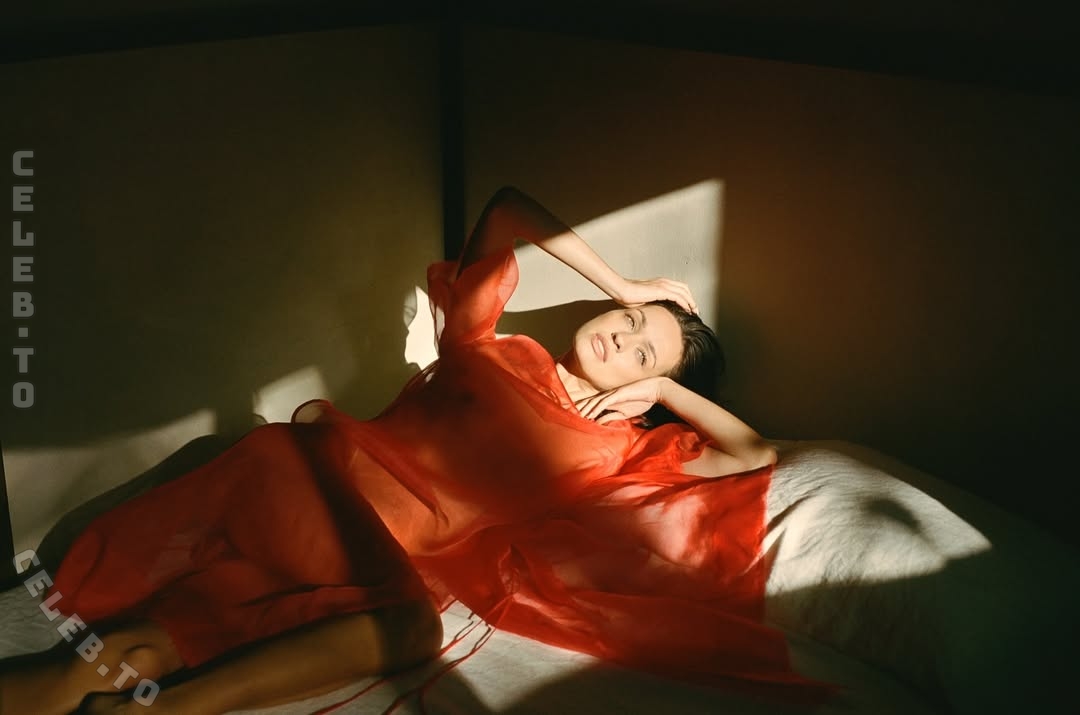 Jüli Mery nude photo 13