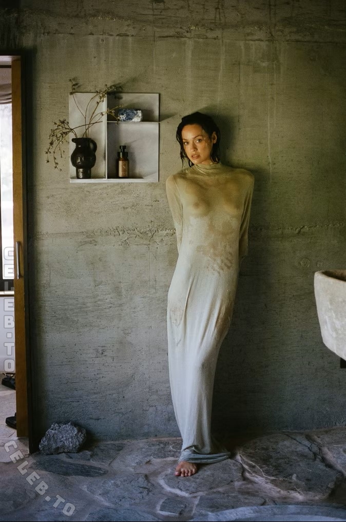 Jüli Mery nude photo 3