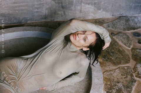 Jüli Mery nude photo 2