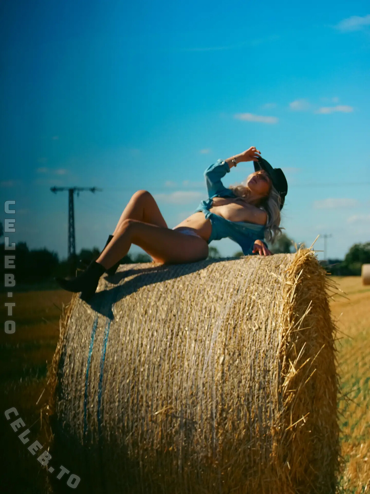 jny.rhs nude photo 2