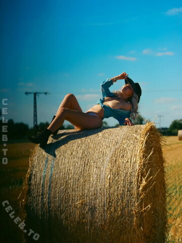 jny.rhs nude photo 4