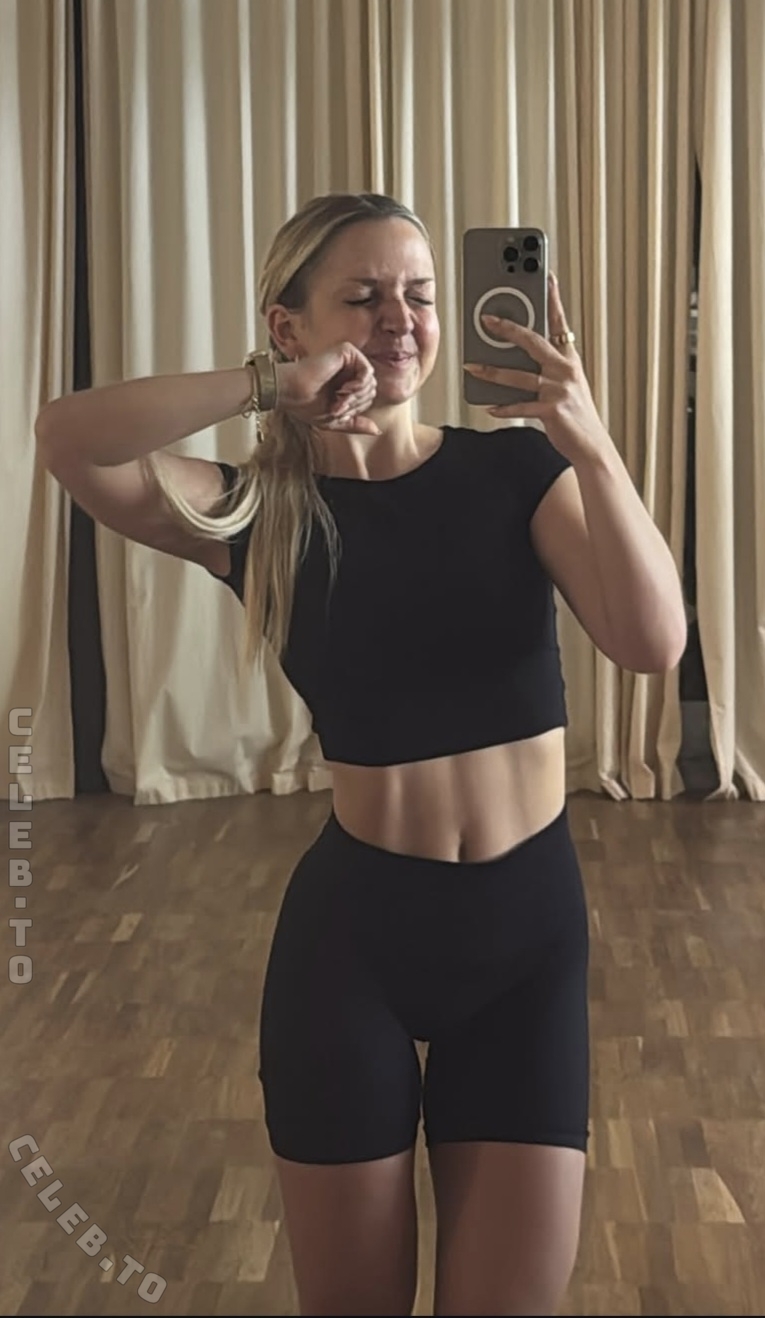 Joana Link nude photo 1