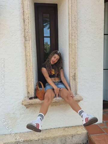 Joana Salamone nude photo 3