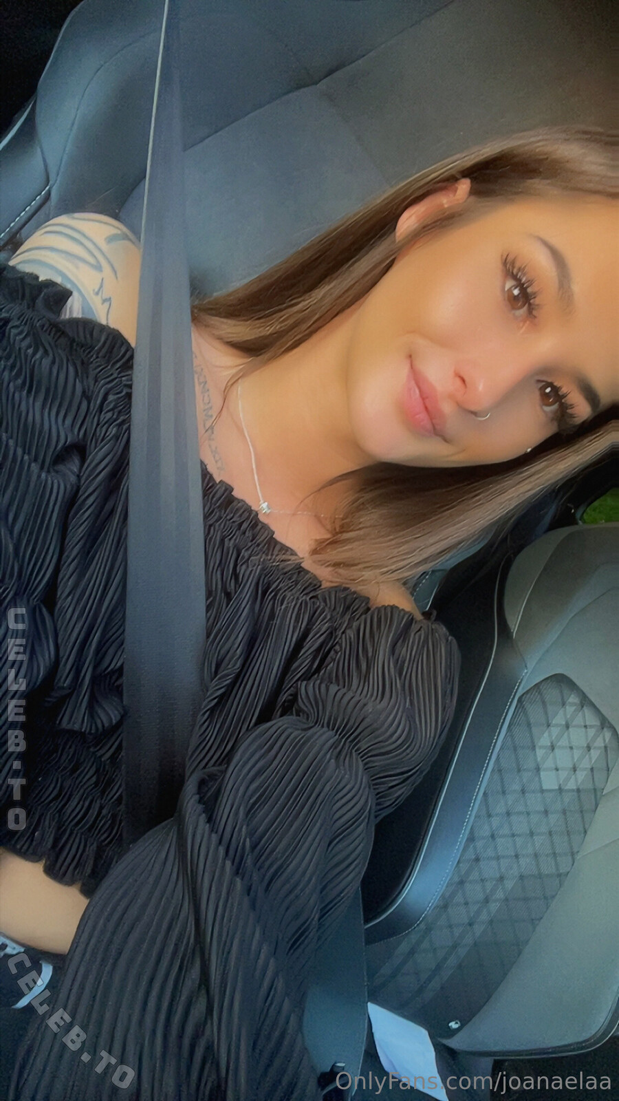 Joanaelaa nude photo 1