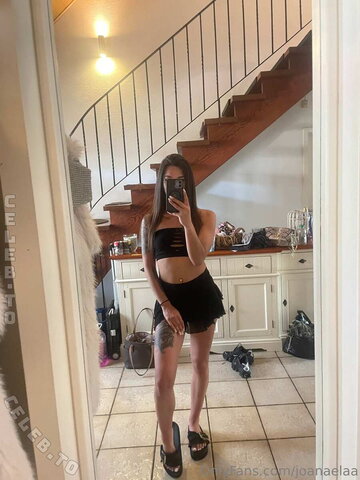 Joanaelaa – How do you endure the heat? 🥵