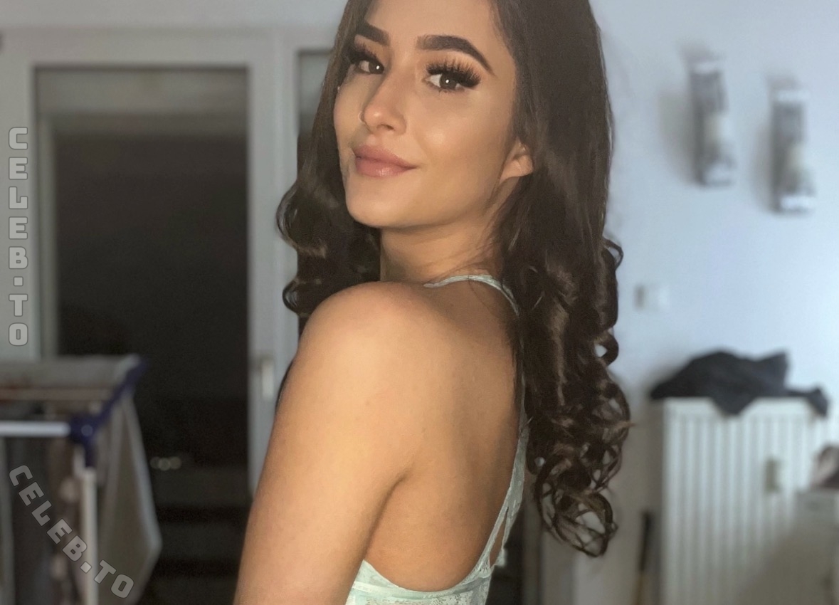 Joanaelaa nude photo 4