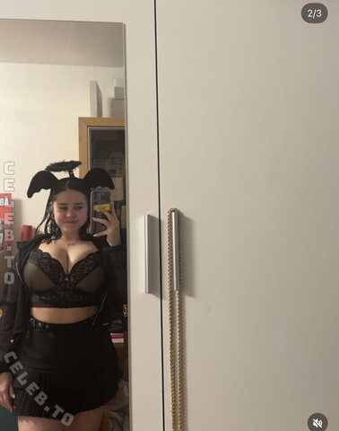 Joanax2003 nude photo 14