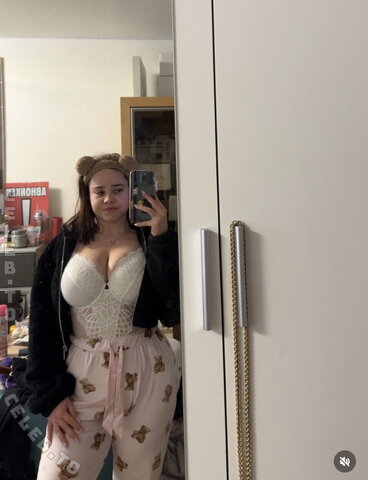 Joanax2003 nude photo 12