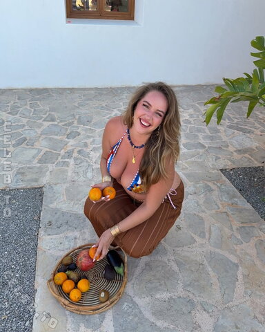 Joann van den Herik nude photo 22