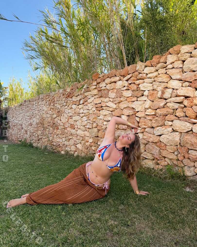 Joann van den Herik nude photo 11
