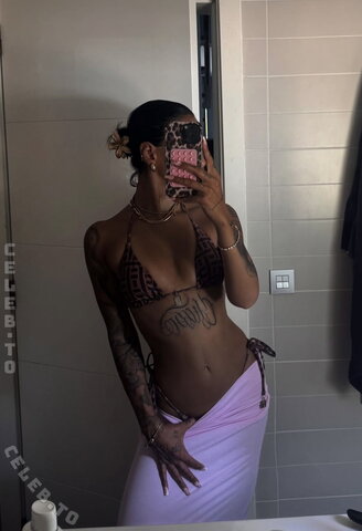 Joanna majolie nude photo 14