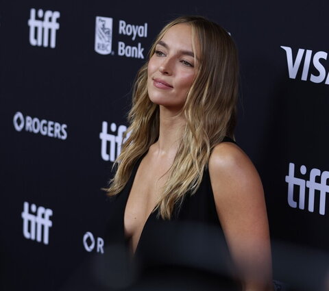 Jodie Comer nude photo 3