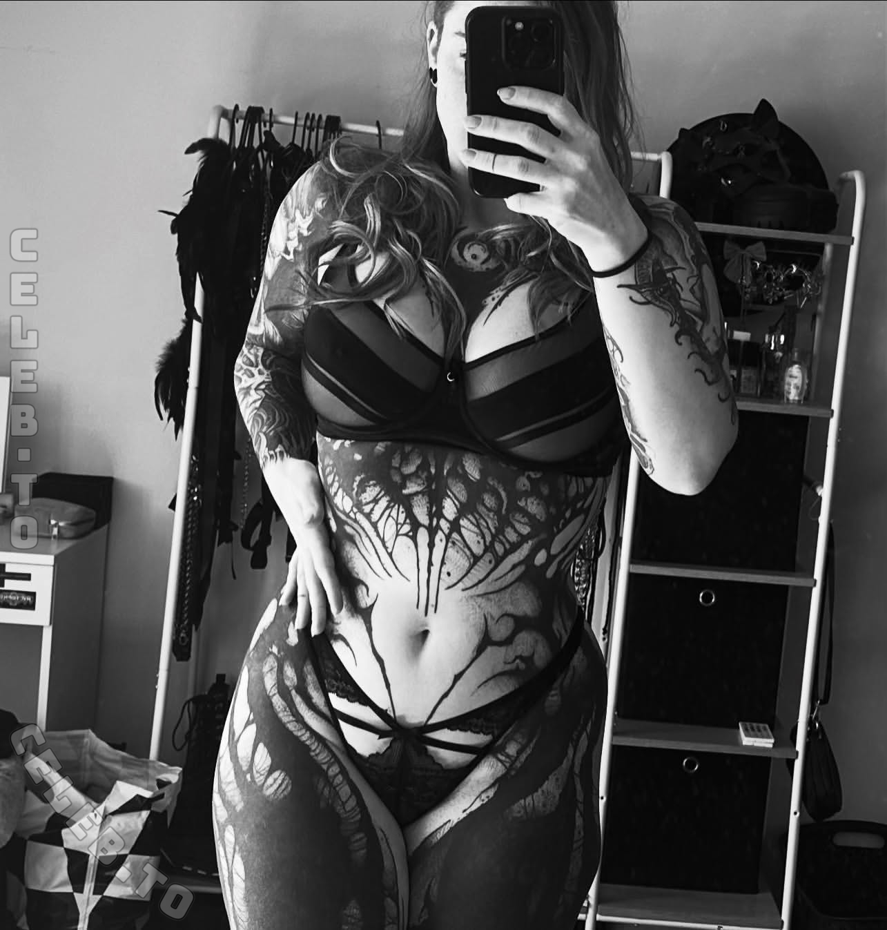joeleen_gi nude photo 8