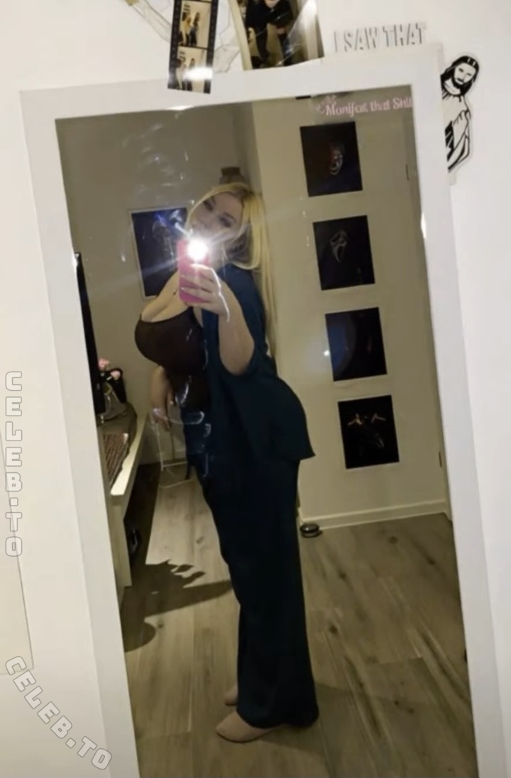 Joelle.boelk nude photo 4