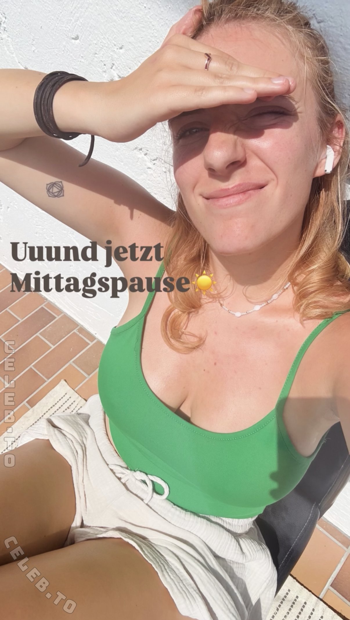Johanna Mross nude photo 2