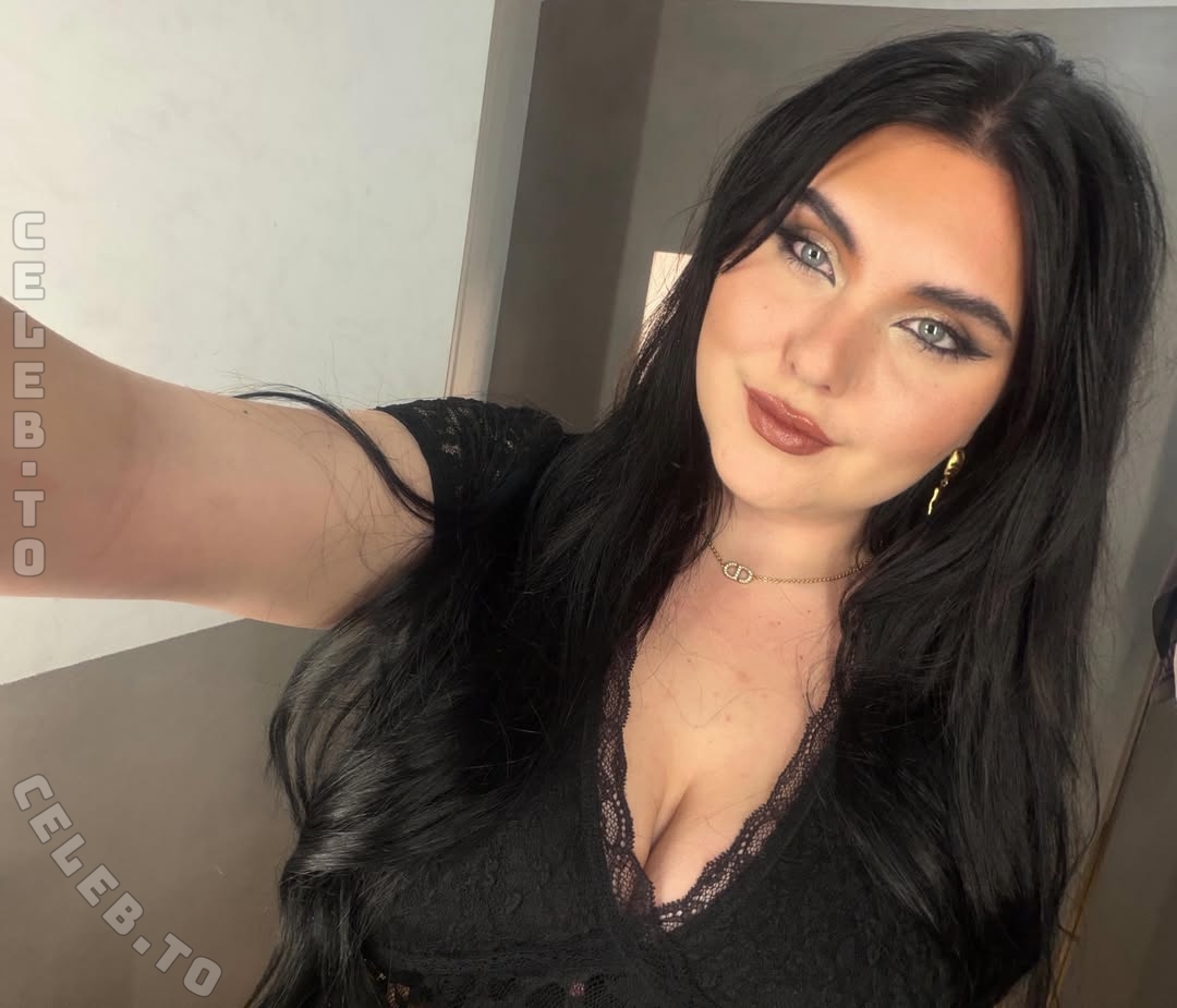 JohannaMuellner nude photo 2