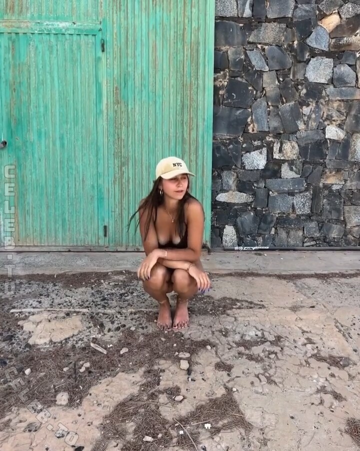 Jolina Ernst nude photo 8