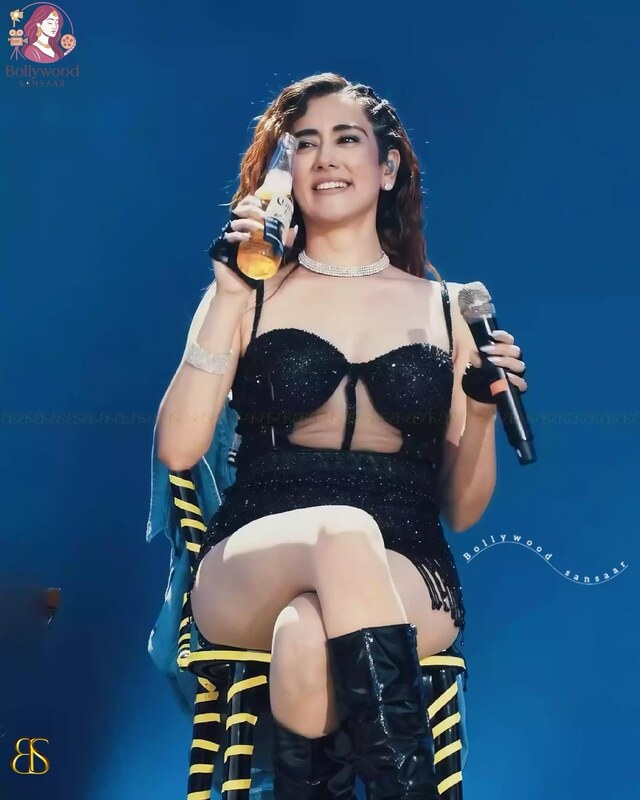 Jonita Gandhi nude photo 3