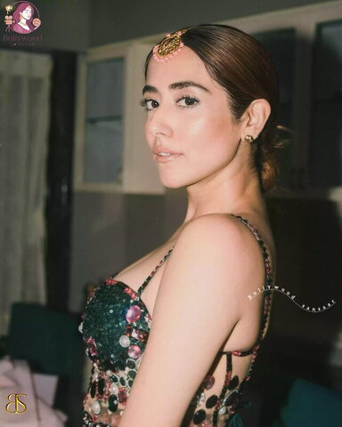 Jonita Gandhi nude photo 8