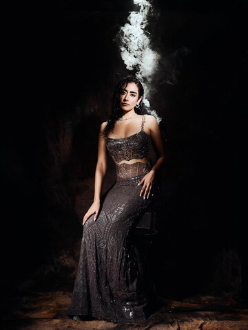 Jonita Gandhi nude photo 3