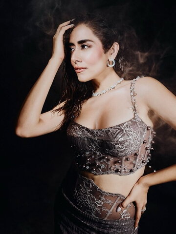 Jonita Gandhi nude photo 2
