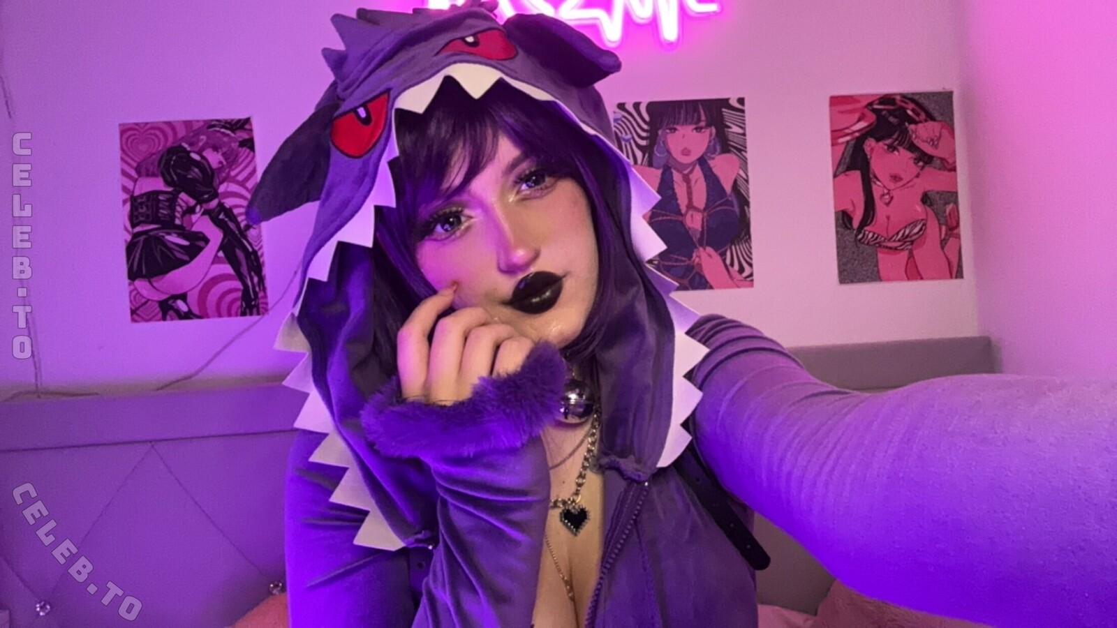 Jooyce.Chan nude photo 4