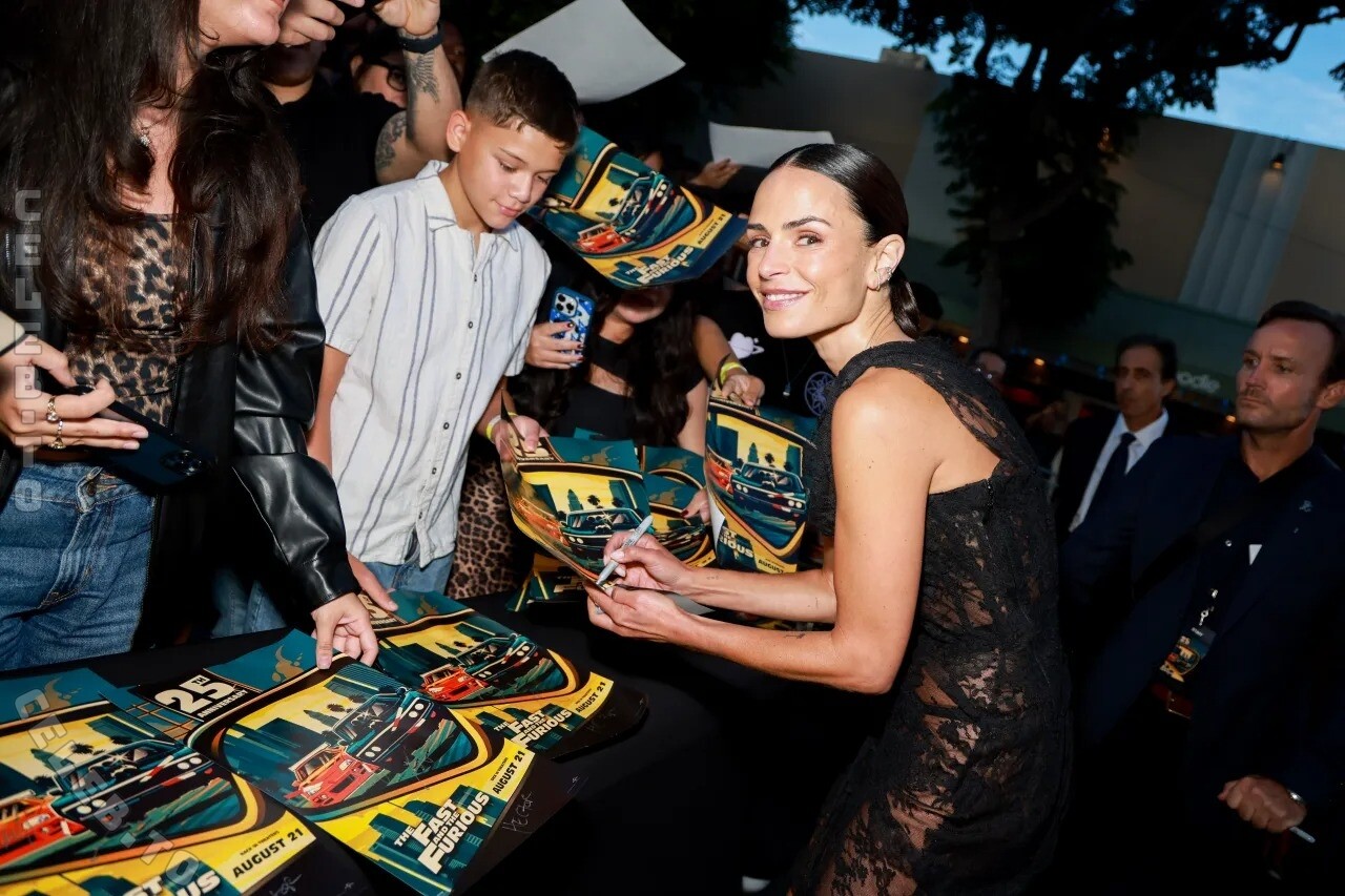 Jordana Brewster nude photo 13