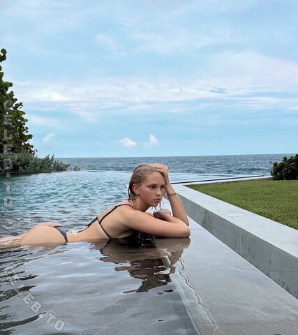 Jordyn Jones nude photo 16