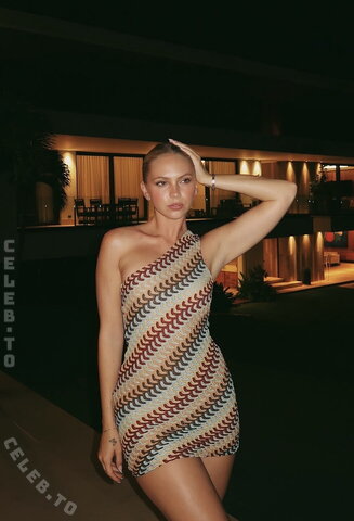 Jordyn Jones nude photo 4