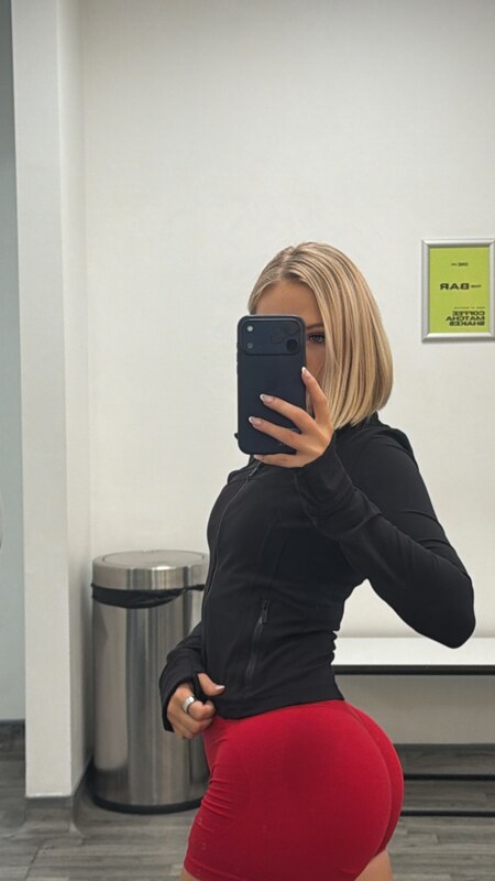 Jordyn Jones nude photo 1