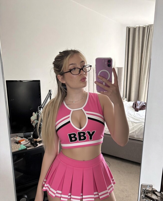 Jorhdys nude photo 3