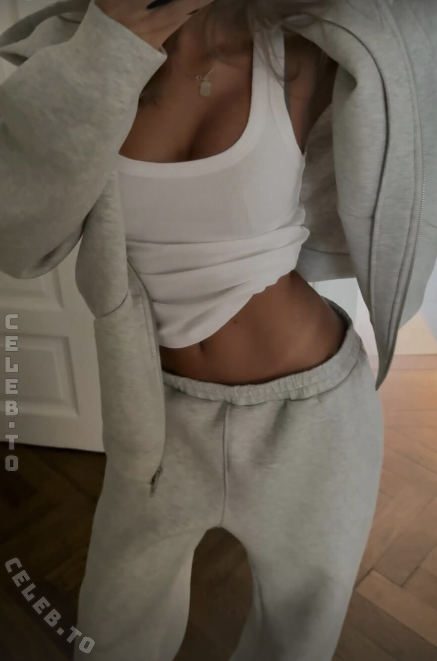 Josefine Scholl nude photo 1