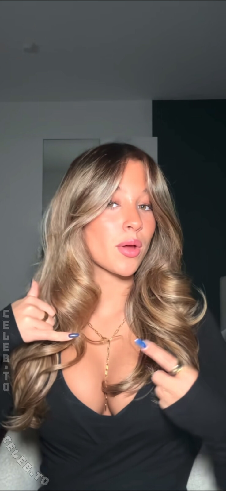 Josefine Scholl nude photo 1